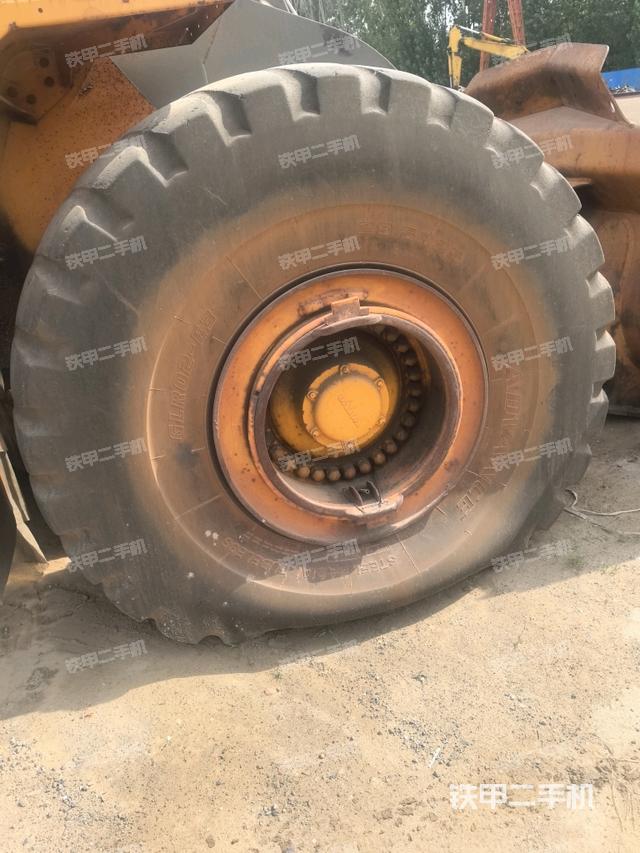 右前轮（行走机构）