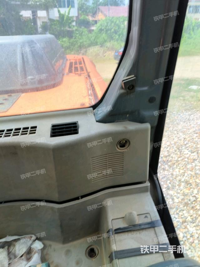 座椅后部(驾驶室部分) 座椅后部(驾驶室部分)