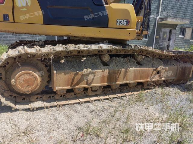 右驅(qū)動輪（行走機構(gòu)）