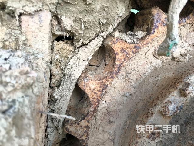 右侧履带整体(行走机构) 右侧履带整体(行走机构)