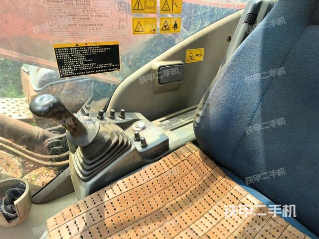 左后方玻璃角标(驾驶室部分) 左后方玻璃角标(驾驶室部分)