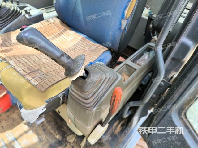 右侧玻璃角标(驾驶室部分) 右侧玻璃角标(驾驶室部分)