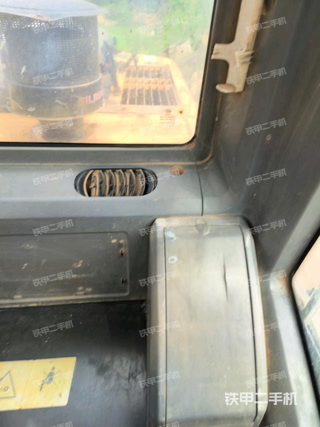 座椅后部(駕駛室部分) 座椅后部(駕駛室部分)