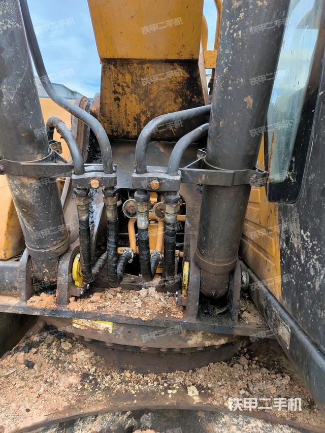 大臂油缸整體?豎拍(工作和回轉裝置) 大臂油缸整體?豎拍(工作和回轉裝置)