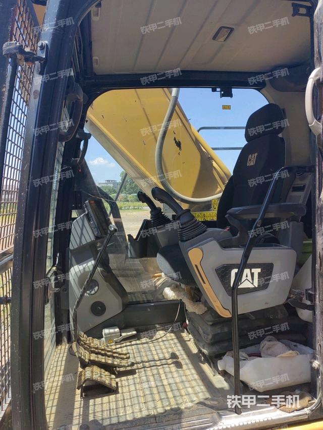 后窗玻璃角標（駕駛室部分）