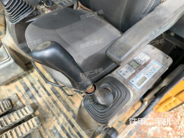 駕駛室左前45度(駕駛室部分) 駕駛室左前45度(駕駛室部分)