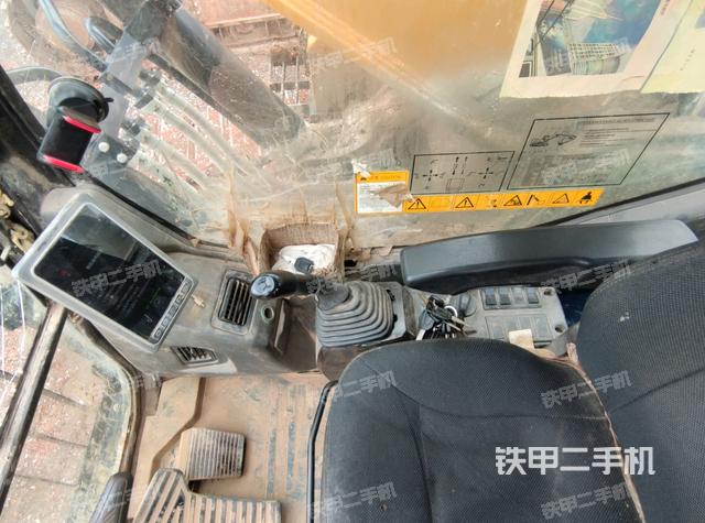 座椅右側(cè)控制臺(tái)/鑰匙門/油門/含右手柄(駕駛室部分) 座椅右側(cè)控制臺(tái)/鑰匙門/油門/含右手柄(駕駛室部分)
