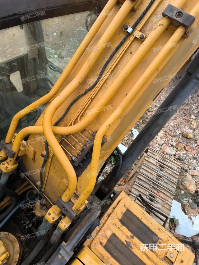 大臂根部?斜視(工作和回轉裝置) 大臂根部?斜視(工作和回轉裝置)