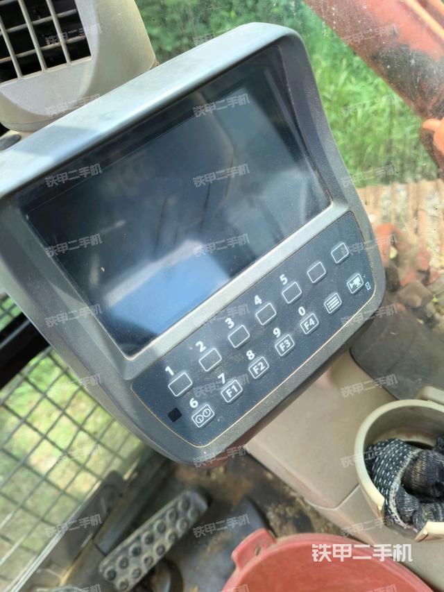 显示屏 (驾驶室部分) 显示屏 (驾驶室部分)