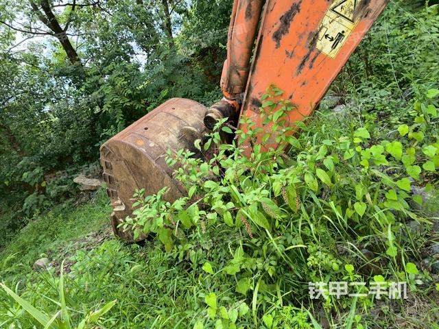 大臂根部 斜视(工作和回转装置) 大臂根部 斜视(工作和回转装置)