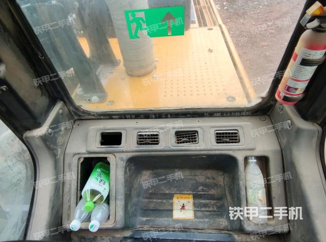 座椅后部(駕駛室部分) 座椅后部(駕駛室部分)