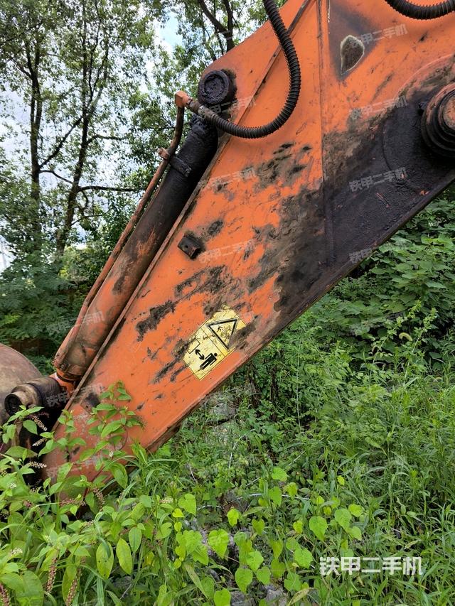 铲斗右后整体(工作和回转装置) 铲斗右后整体(工作和回转装置)