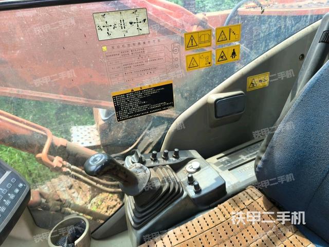 后窗玻璃角标(驾驶室部分) 后窗玻璃角标(驾驶室部分)