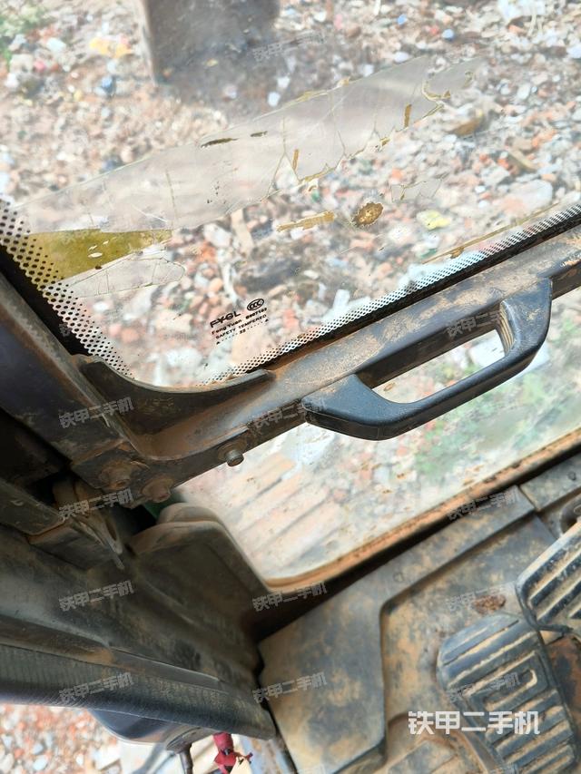 駕駛室左后45度(駕駛室部分) 駕駛室左后45度(駕駛室部分)