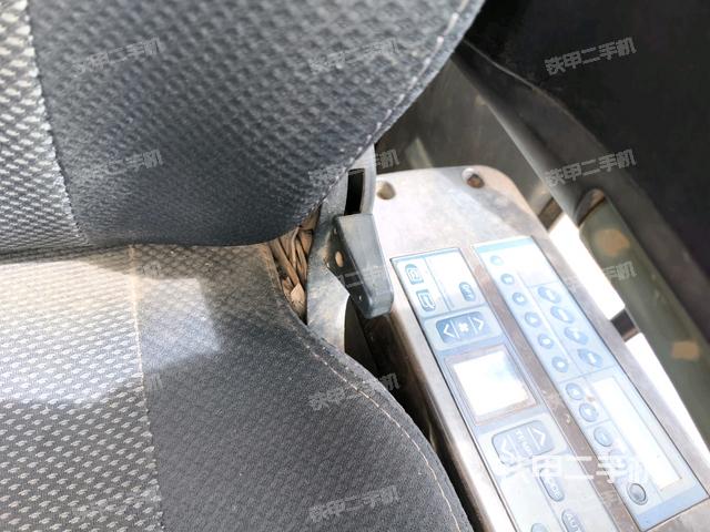 座椅左側控制臺/音響/含左手柄（駕駛室部分）