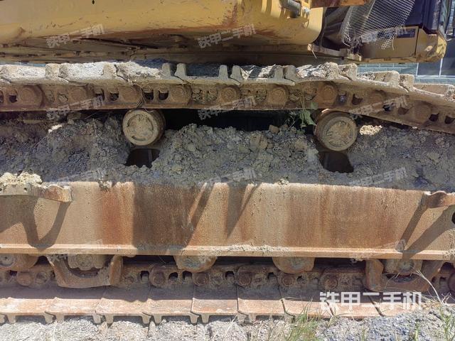 左驅(qū)動輪（行走機構(gòu)）