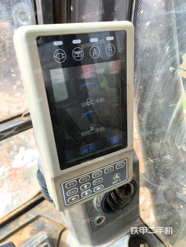 后窗玻璃角標(駕駛室部分) 后窗玻璃角標(駕駛室部分)