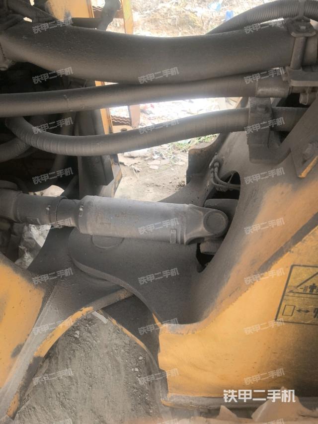 车架铰接（液压/传动系统）