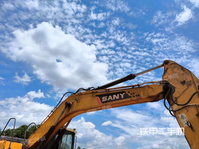 大臂根部 斜视(工作和回转装置) 大臂根部 斜视(工作和回转装置)