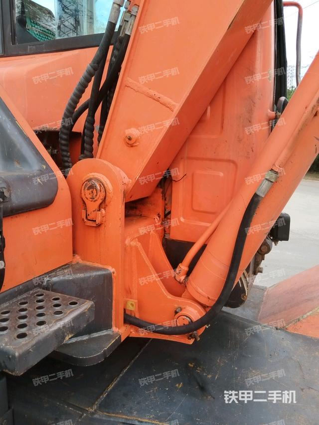 大臂根部?斜（工作和回轉(zhuǎn)裝置）