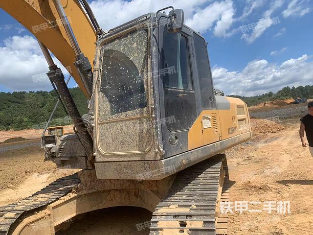 徐工XE200DA挖掘機(jī)