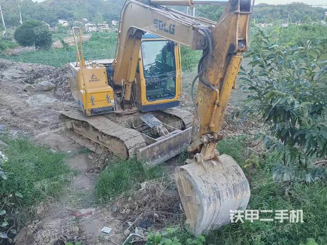 山东临工E680F挖掘机