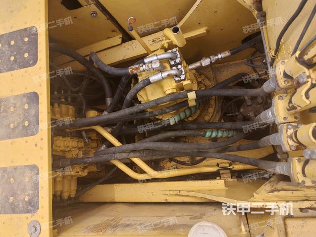 回转马达和主控阀（整机外观）