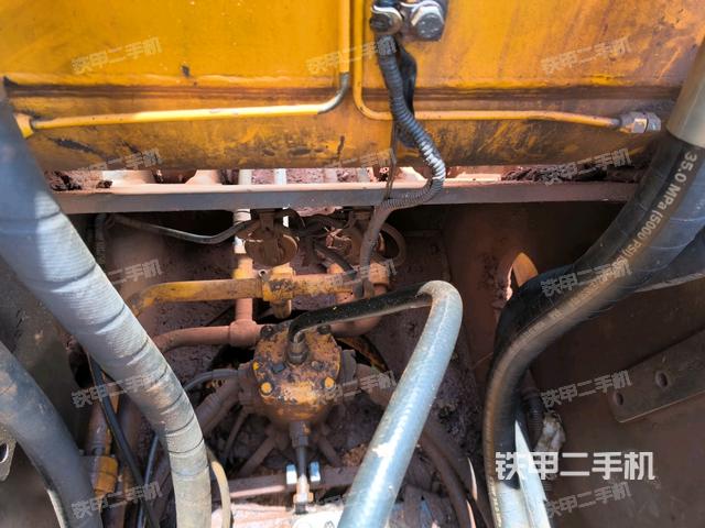 气门室盖螺丝特写(上车部件) 气门室盖螺丝特写(上车部件)