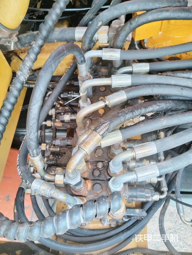 發(fā)動(dòng)機(jī)室（上車(chē)部件）