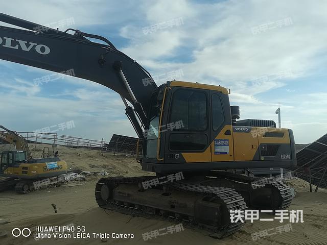 沃尔沃EC210D挖掘机