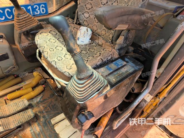 驾驶室左前45度(驾驶室部分) 驾驶室左前45度(驾驶室部分)