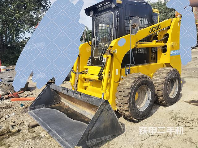 泰安鲁岳JC60G滑移装载机