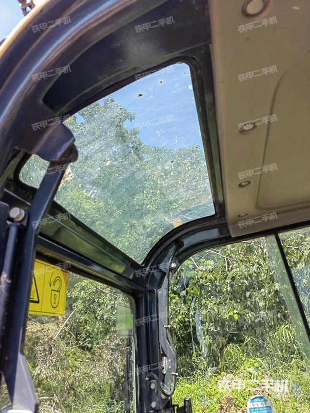 顶棚整体(驾驶室部分) 顶棚整体(驾驶室部分)