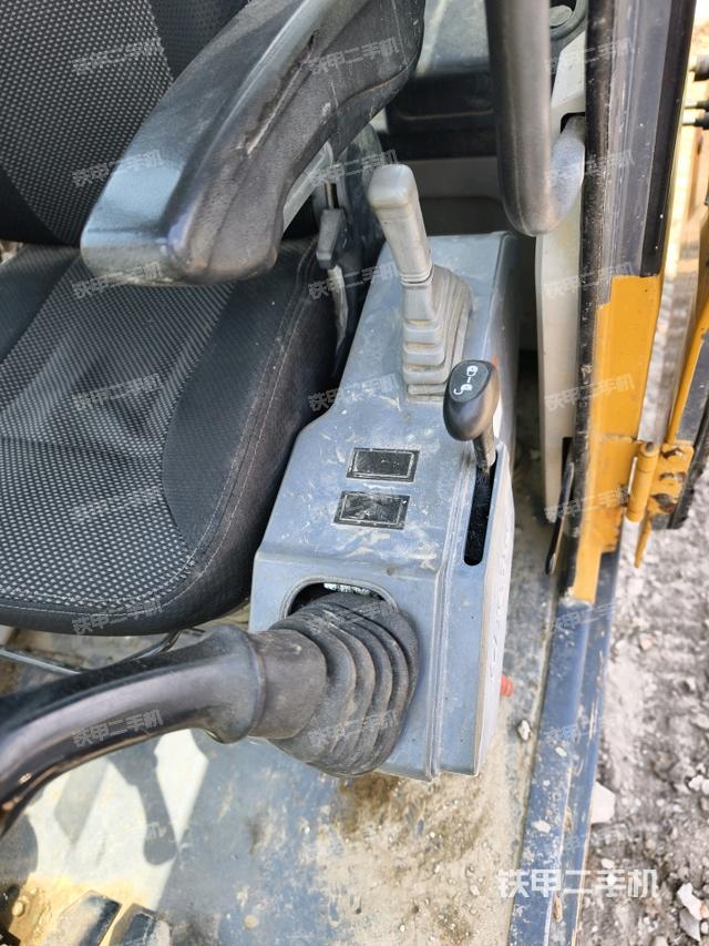 座椅右側(cè)控制臺/鑰匙門/油門/含右手柄（駕駛室部分）