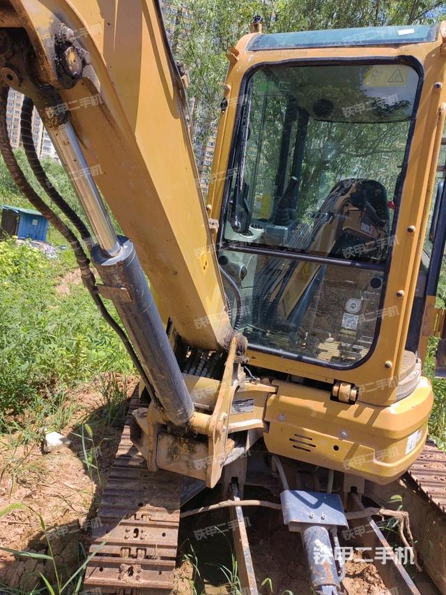 小臂整体右前(工作和回转装置) 小臂整体右前(工作和回转装置)