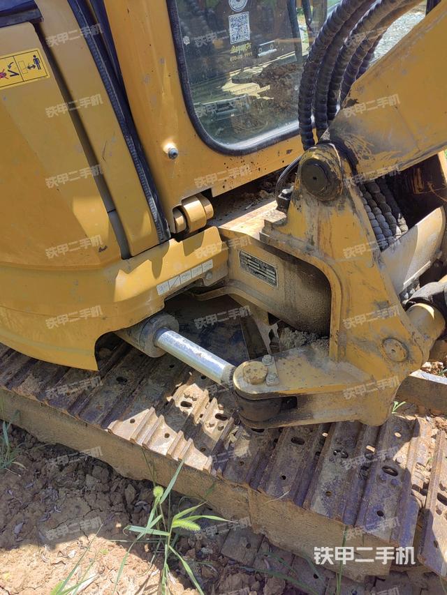 大臂整体 右侧(工作和回转装置) 大臂整体 右侧(工作和回转装置)