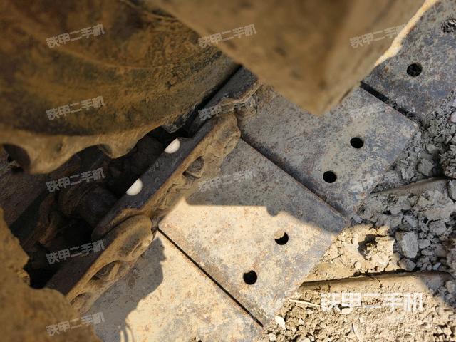 右驅(qū)動輪（行走機(jī)構(gòu)）