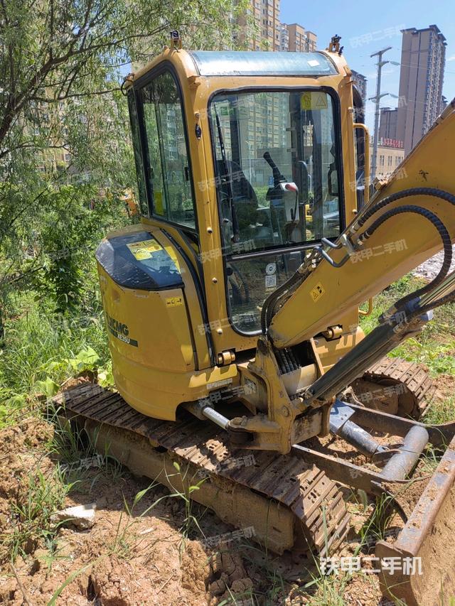 转盘和下车架正前(工作和回转装置) 转盘和下车架正前(工作和回转装置)