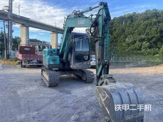 神鋼SK75-8挖掘機