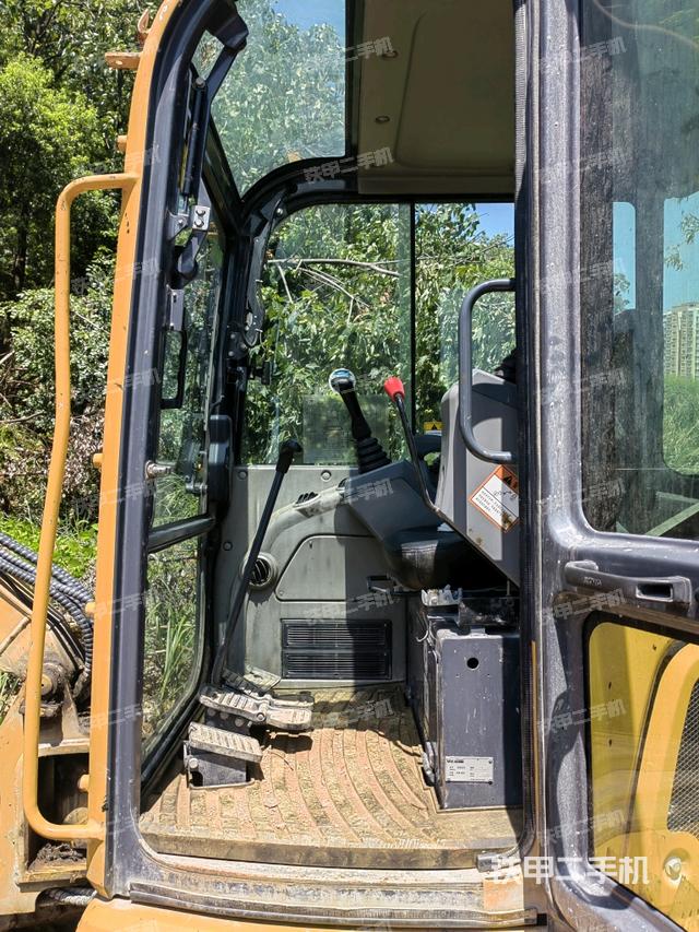 驾驶室正侧(驾驶室部分)  驾驶室正侧(驾驶室部分)