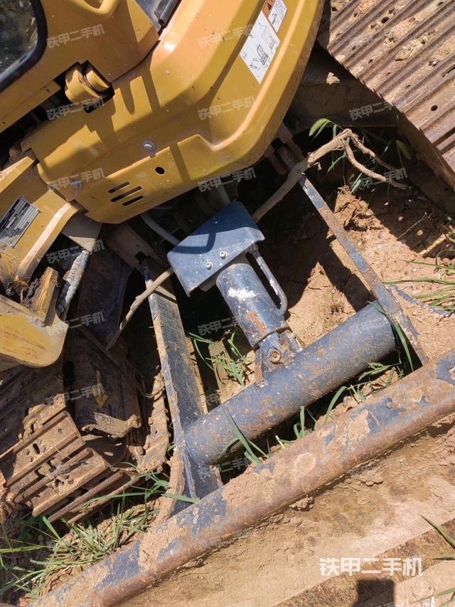 小臂整体左后(工作和回转装置) 小臂整体左后(工作和回转装置)