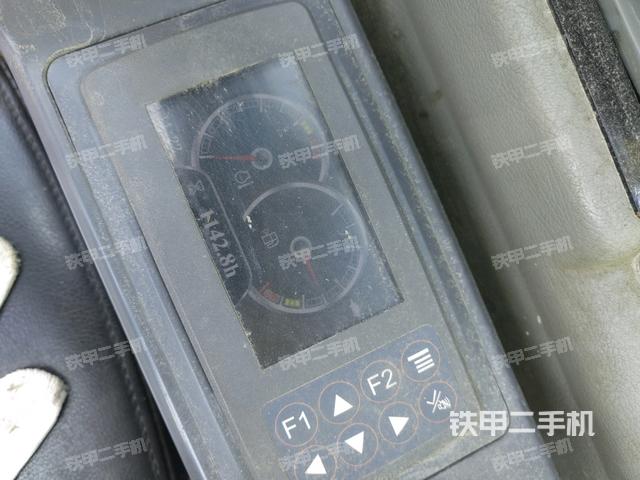 显示屏 (驾驶室部分) 显示屏 (驾驶室部分)