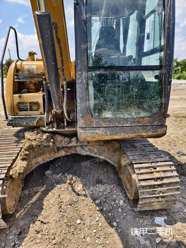 轉(zhuǎn)盤和下車架正前（工作和回轉(zhuǎn)裝置）