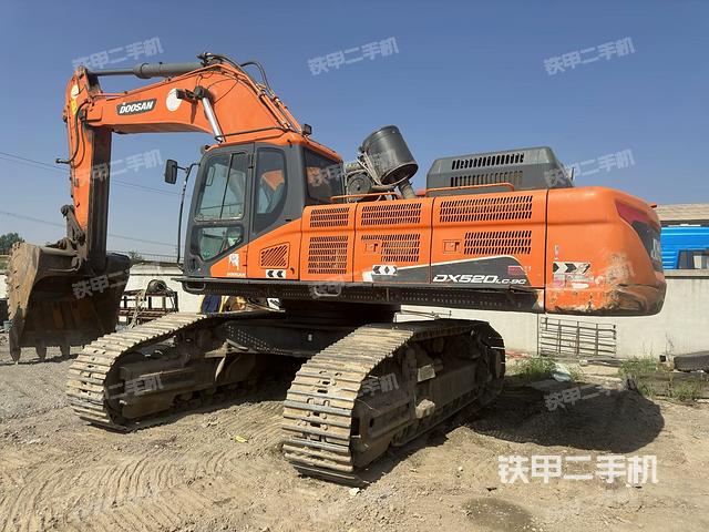 斗山DX520LC-9C挖掘机