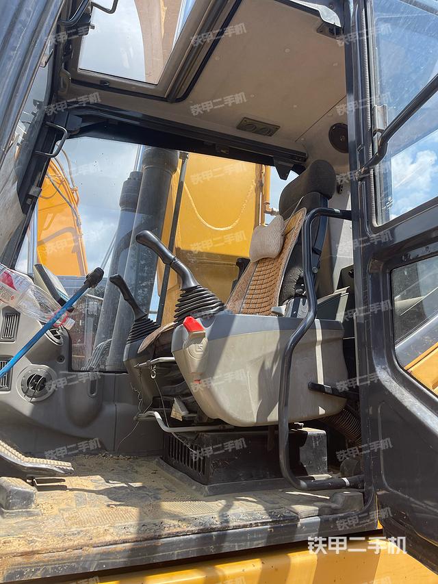 驾驶室整体（整机外观）