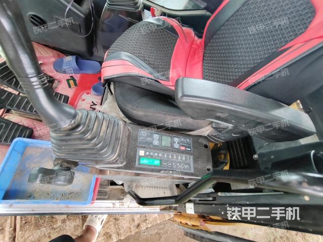 座椅右侧控制台/钥匙门/油门/含右手柄（驾驶室部分）