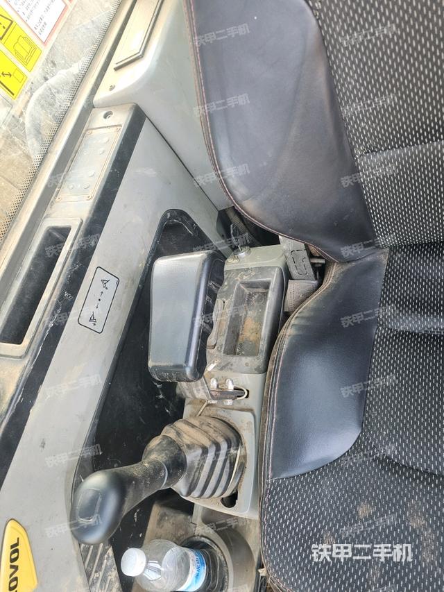 座椅右側(cè)控制臺/鑰匙門/油門/含右手柄（駕駛室部分）