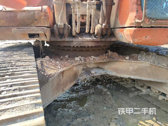 轉(zhuǎn)盤和下車架正前（工作和回轉(zhuǎn)裝置）