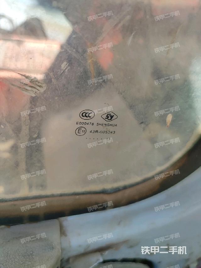 后窗玻璃角標（駕駛室部分）