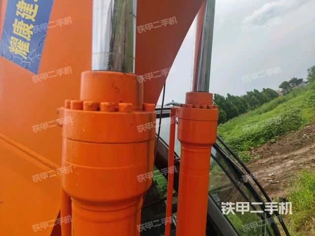 大臂油缸整體?豎拍(工作和回轉(zhuǎn)裝置) 大臂油缸整體?豎拍(工作和回轉(zhuǎn)裝置)